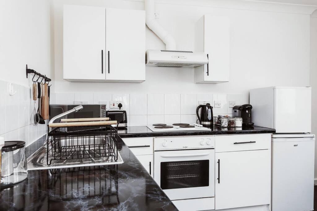 Apartament The Minimalist - Entire 1 Bed Flat Near Gunwharf Quays, Ground Floor Flat Private Entrance Portsmouth Zewnętrze zdjęcie