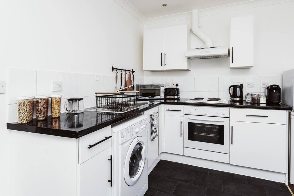 Apartament The Minimalist - Entire 1 Bed Flat Near Gunwharf Quays, Ground Floor Flat Private Entrance Portsmouth Zewnętrze zdjęcie